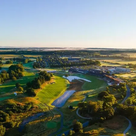 Skont Golfhytte Midt I Skonne Omgivelser Gatten